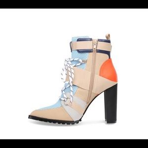 STEVE MADDEN BOOTIES 7